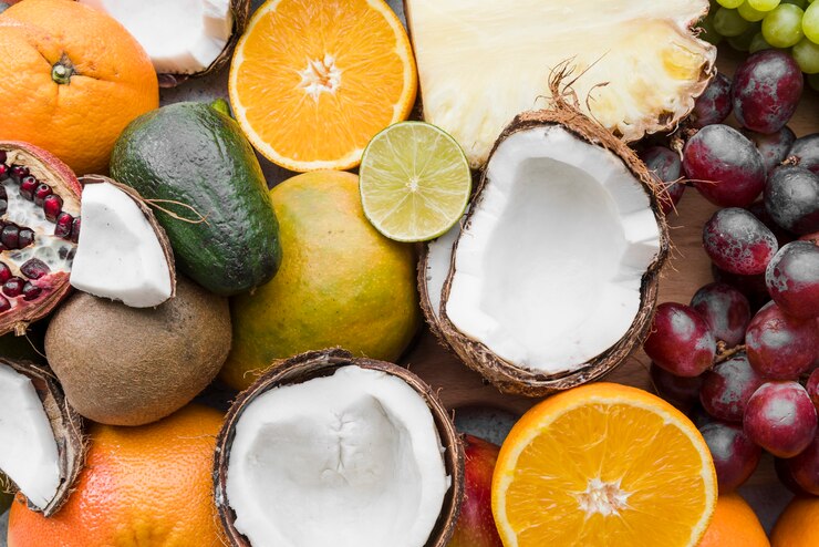 Kostenlose Foto draufsichtsortiment von exotischen früchten