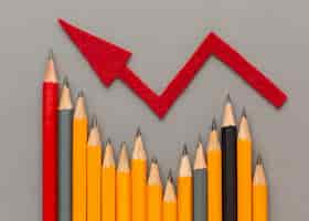 Kostenloses Foto draufsichtstifte und roter pfeil