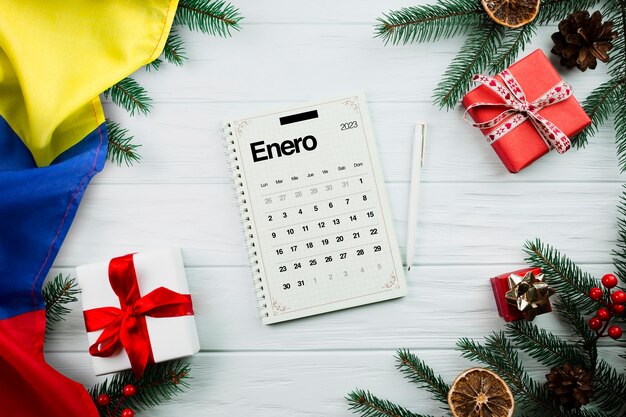 Draufsichtweihnachtsanordnung mit kalender