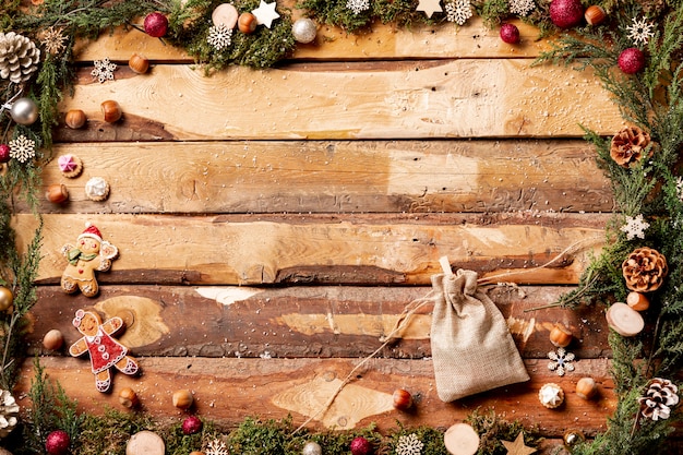 Kostenloses Foto draufsichtweihnachtsthematische ansicht mit beutel