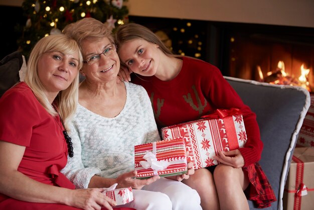 Drei Generationen von Schönheit in der Weihnachtszeit