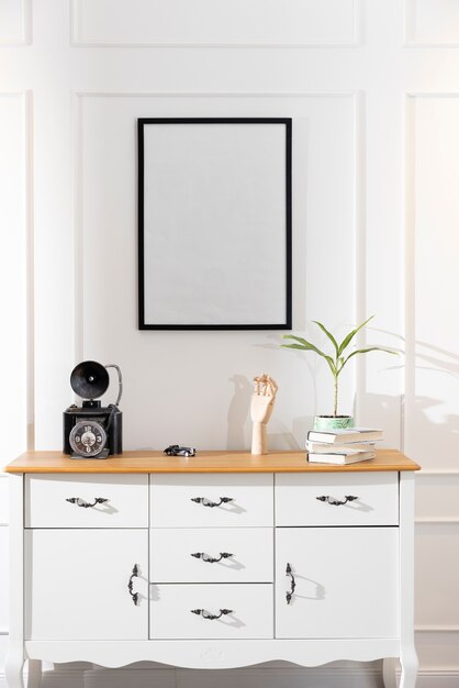 Dunkler Fotorahmen auf der Wand Innenarchitektur