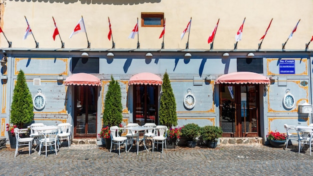 Kostenloses Foto ein café in sibiu rumänien