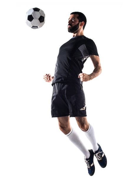 Ein Mann spielt Fußball