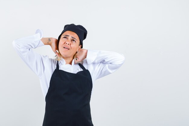 Eine ausdrucksstarke junge Dame posiert