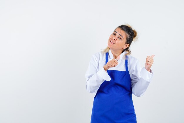 Eine ausdrucksstarke junge Dame posiert