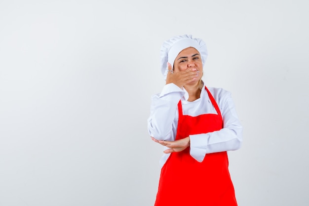 Eine ausdrucksstarke junge Dame posiert