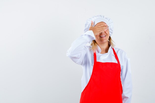 Eine ausdrucksstarke junge Dame posiert