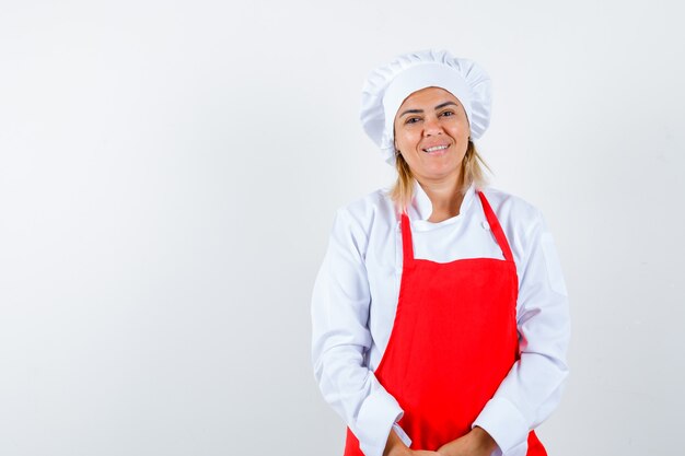 Eine ausdrucksstarke junge Dame posiert