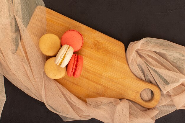 Eine Draufsicht auf französische Macarons rund und lecker