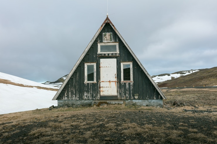 Kostenlose Foto eine kleine hütte auf einem feld