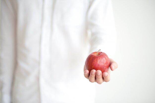 Einen Apfel am Tag essen