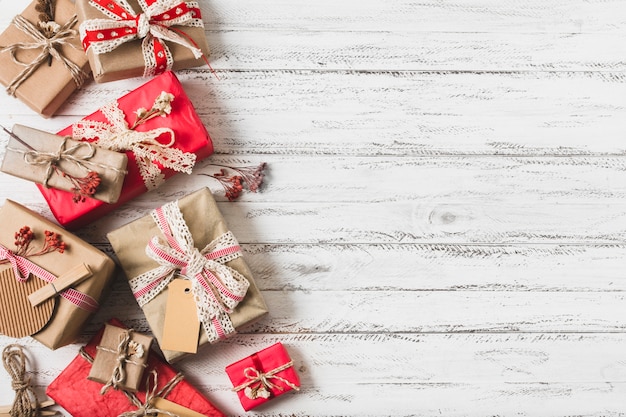 Kostenloses Foto eingewickelte geschenkboxen mit kopienraum