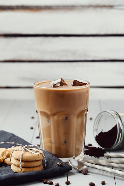 Eiskaffee. Frühstückskonzept am Morgen