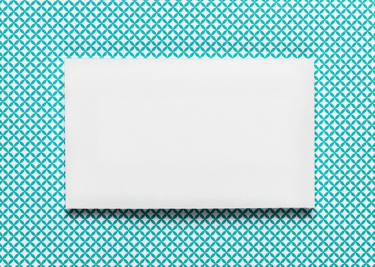 Kostenlose Foto elegante weiße umschlaghochzeitseinladung
