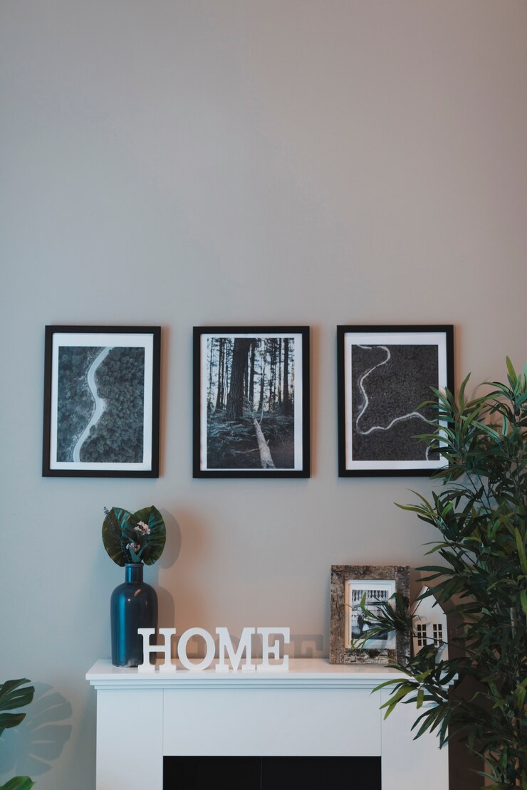 Kostenlose Foto elegantes wohnzimmer der vorderansicht mit kamin