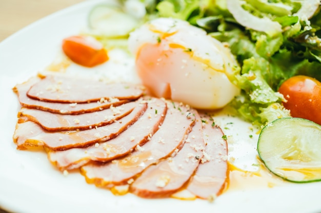 Entenbrustfleisch mit Gemüsesalat