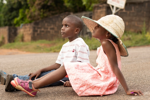 Entzückende afrikanische schwarze kinder