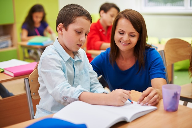 Er ist ein sehr guter Schüler