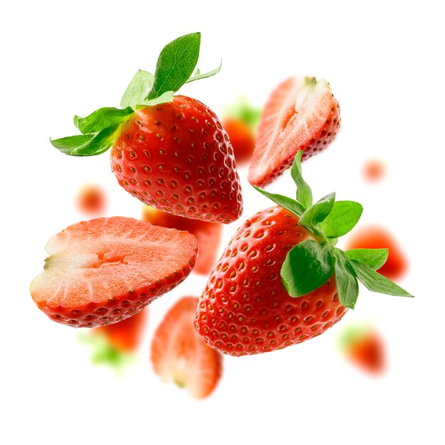 Erdbeerbeere, die auf einem weißen Hintergrund schwebt