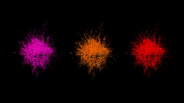 Kostenloses Foto erhöhte ansicht von rosa, orange und roten holi farben vereinbarte in folge über schwarzem hintergrund