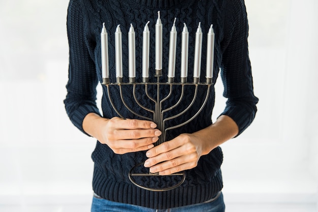 Ernte Frau mit Menorah