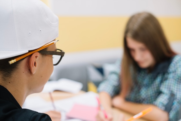 Erntemann im Klassenzimmer