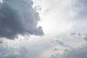 Kostenloses Foto erstaunlich schöner himmel mit wolken