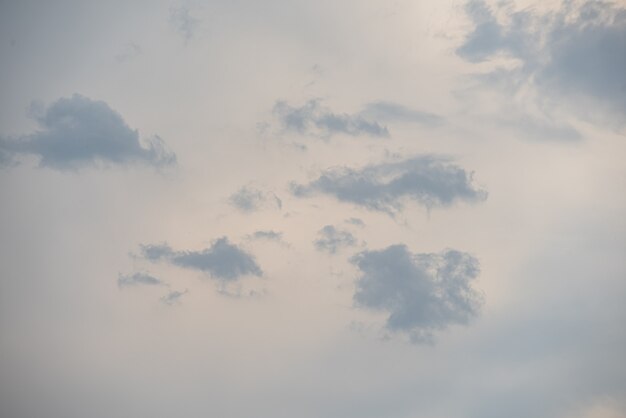 Erstaunlich schöner Himmel mit Wolken