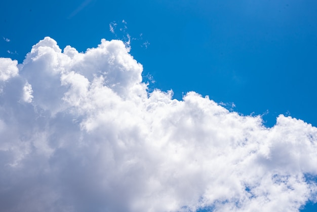 Erstaunlich schöner Himmel mit Wolken