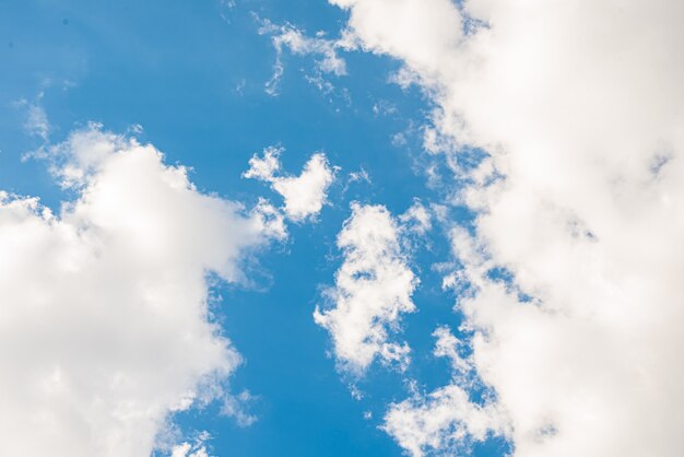 Erstaunlich schöner Himmel mit Wolken