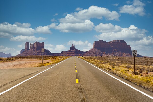 Erstaunliche Aufnahme des Oljato-Monument Valley in Utah, USA