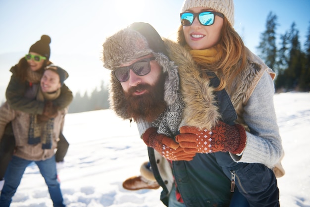 Kostenloses Foto es ist ihnen egal, dass es eiskalt ist