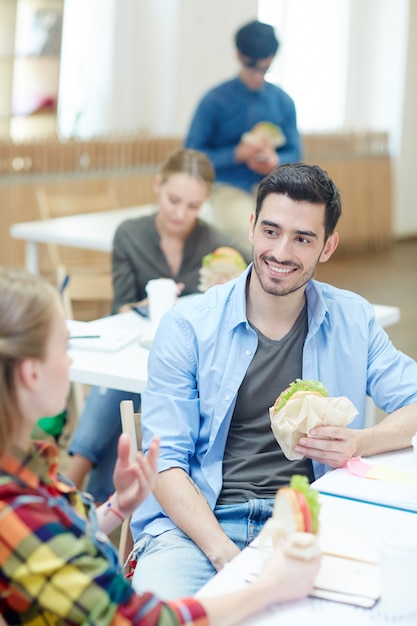 Essen am Schreibtisch