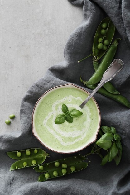 Essen. Leckere Suppe aus Erbsen