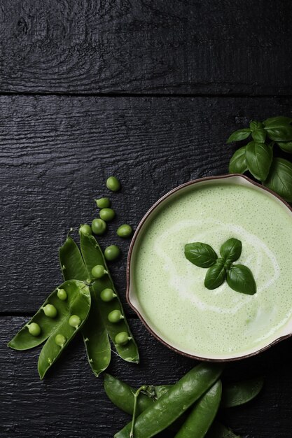 Essen. Leckere Suppe aus Erbsen