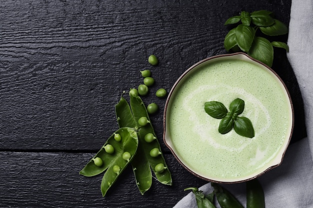 Essen. Leckere Suppe aus Erbsen