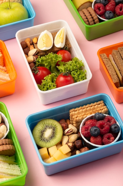 Kostenloses Foto essen lunchboxen hoher winkel