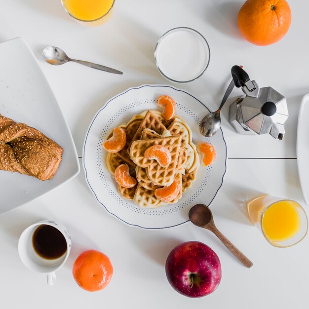 Essen zum Frühstück um Waffeln