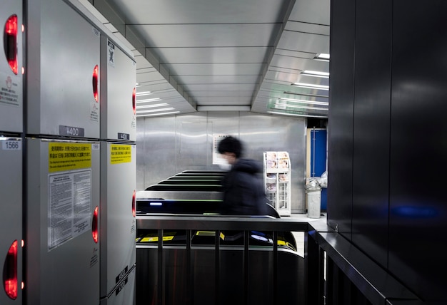 Fahrgastinformationsanzeigebildschirm des japanischen U-Bahn-Systems