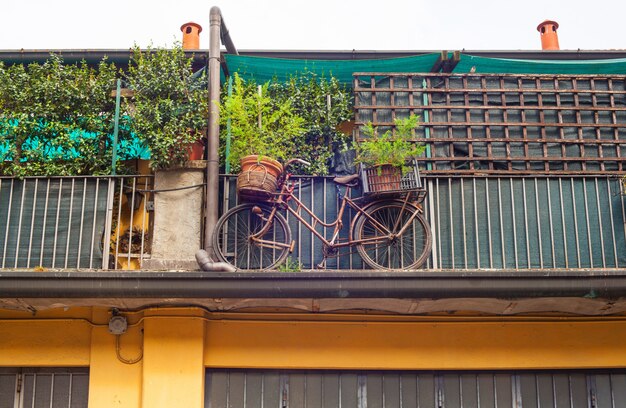 fahrrad auf dem balkon