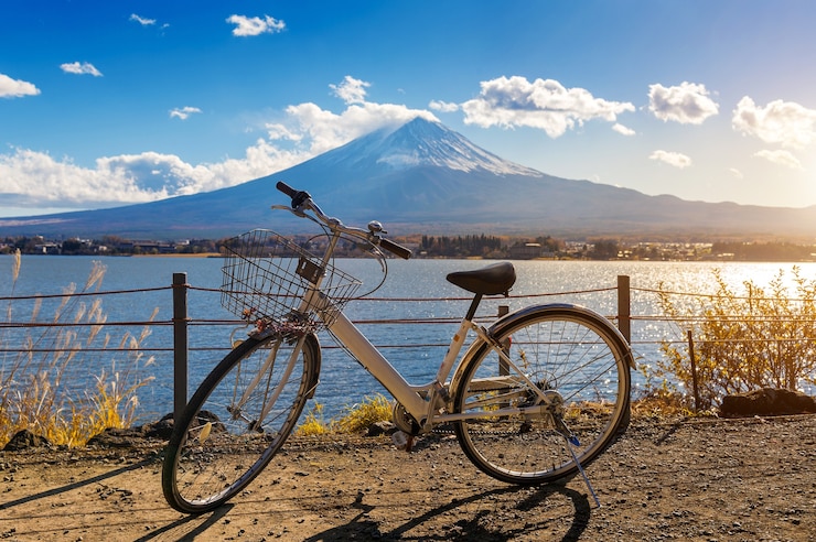 Kostenlose Foto fahrrad bei kawaguchiko und fuji berg, japan.