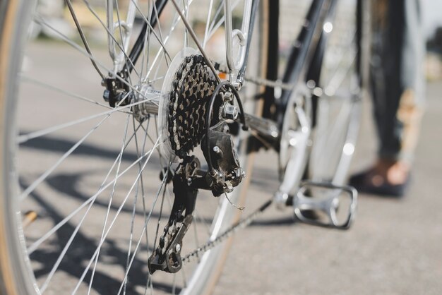 Fahrrad Detailansicht des Hinterrads mit Kette und Kettenrad