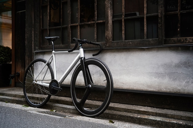 Fahrrad draußen in der Straße