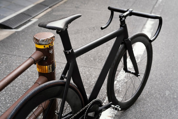 Kostenloses Foto fahrrad draußen in der straße