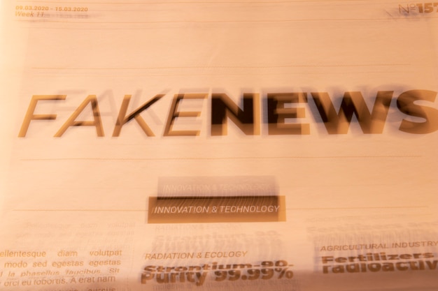 Kostenloses Foto fake-news-titel aus dem hohen winkel