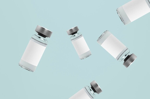 Fallende Injektionsfläschchen Glasflaschen mit weißen Etiketten