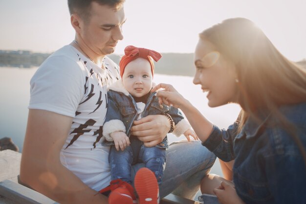 Familie auf einem Spaziergang