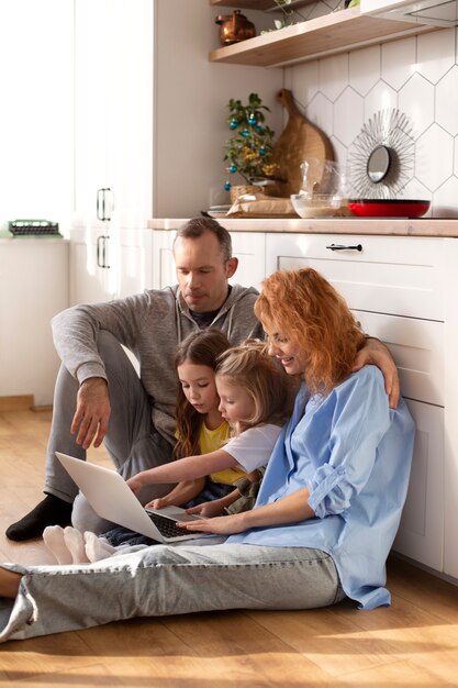 Familie, die Qualitätszeit zusammen hat