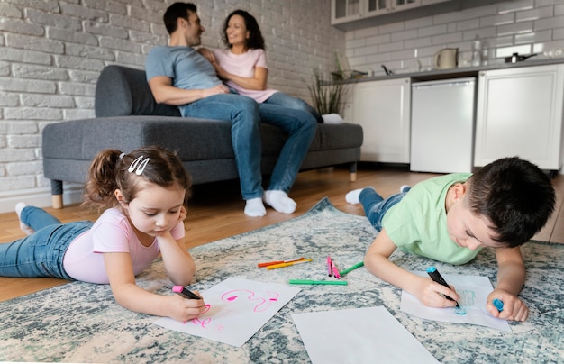 Familie, die Zeit zusammen vollen Schuss verbringt